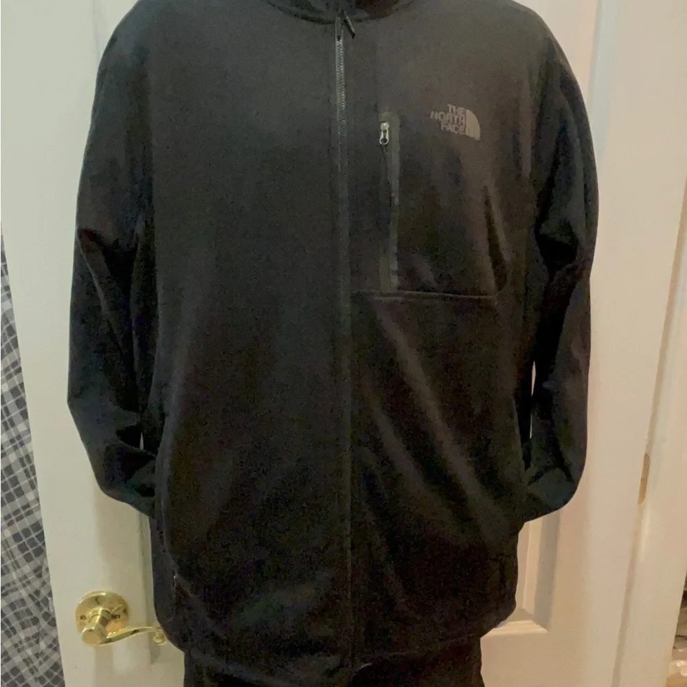 The North Face large-size lightweight men's jacket in great conditions